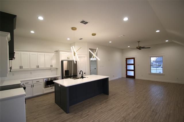 941 Tesslynn Ave in Godley, TX - Building Photo