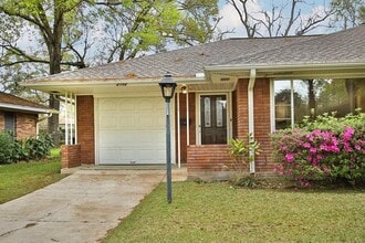 2102 Hewitt Dr in Houston, TX - Building Photo - Building Photo