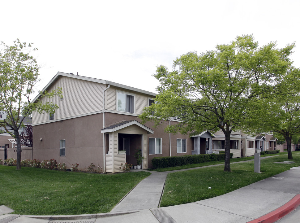 Crossroad Gardens in Sacramento, CA - Building Photo