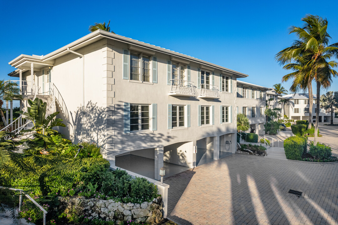 Mansion House in Naples, FL - Building Photo