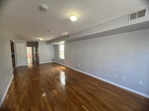 28 Kent St, Unit 2 in Newark, NJ - Building Photo - Building Photo