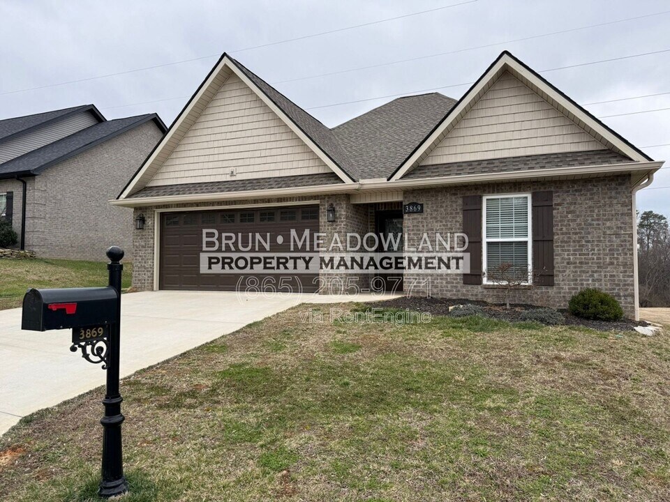 3869 Doral Dr in Maryville, TN - Building Photo