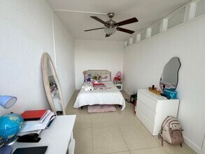 1000 West Ave, Unit 330 in Miami Beach, FL - Building Photo - Building Photo