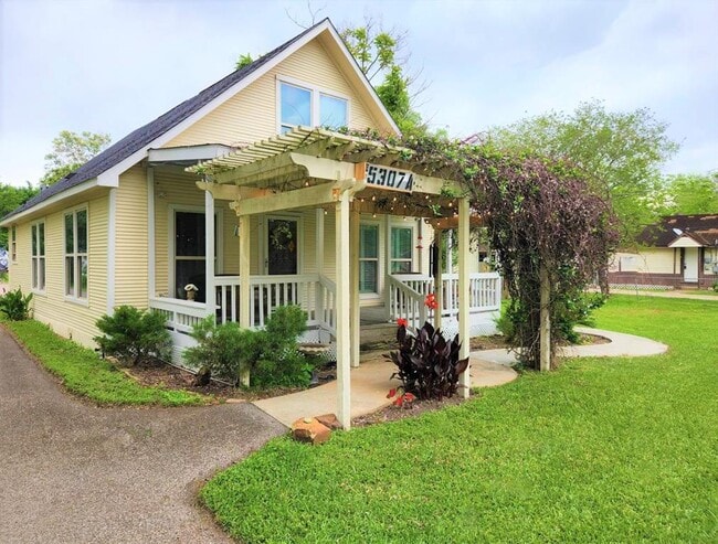 property at 5307 Pine Ave