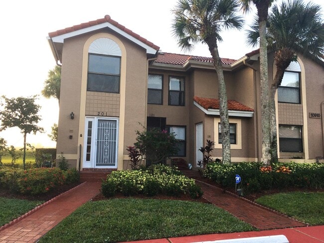 10910 Lakemore Ln, Unit 201 in Boca Raton, FL - Foto de edificio - Building Photo