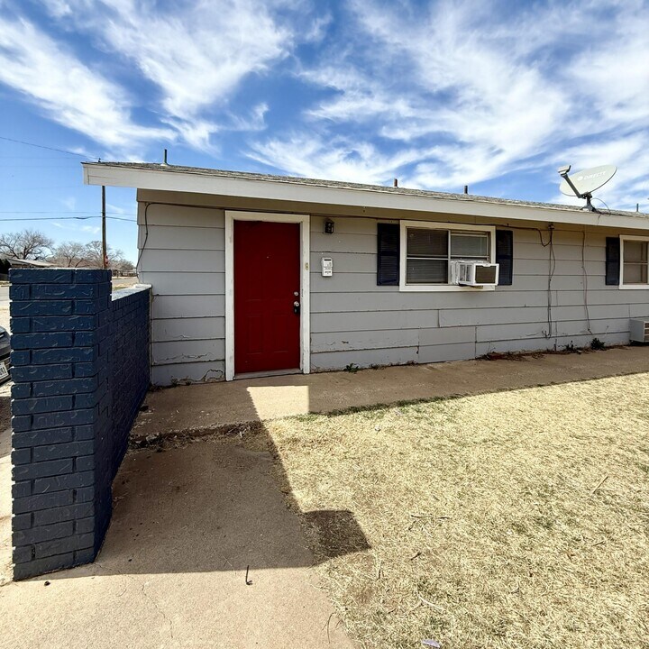 924 44th St in Lubbock, TX - Building Photo
