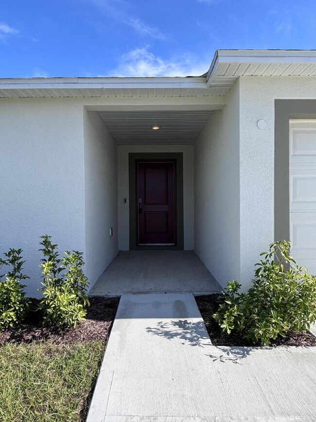 671 Weaver Rd SW in Palm Bay, FL - Building Photo - Building Photo