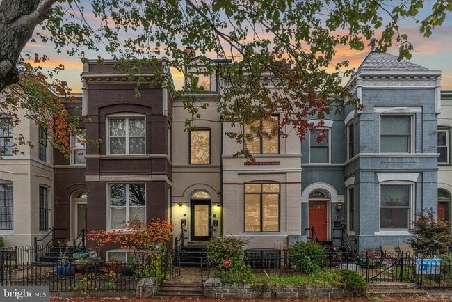 property at 652 L St NE
