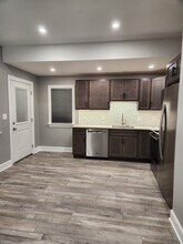 13487 Cleveland Ave NW, Unit C in Uniontown, OH - Foto de edificio - Building Photo