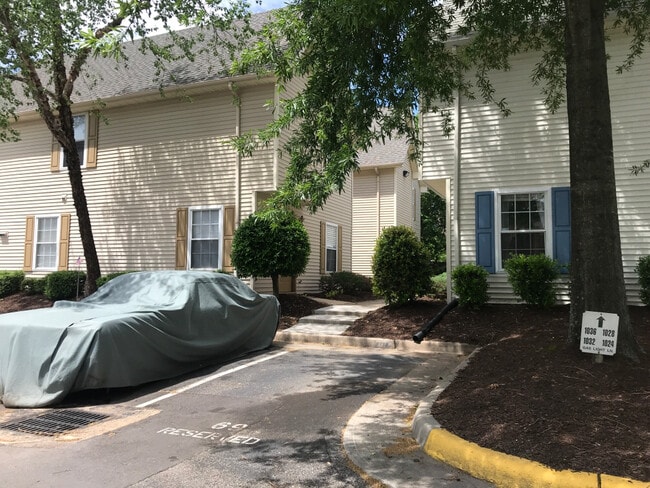 1032 Gas Light Ln in Virginia Beach, VA - Building Photo - Building Photo