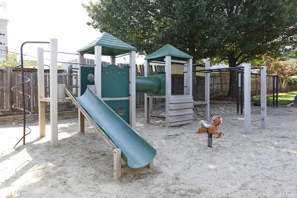 Oakland Apartments Arlington, VA Apartments