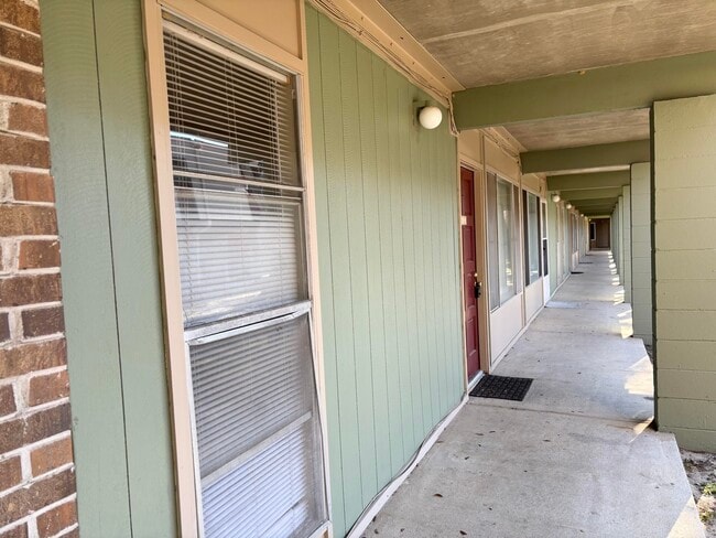 210 Pelham Rd in Fort Walton Beach, FL - Building Photo - Building Photo