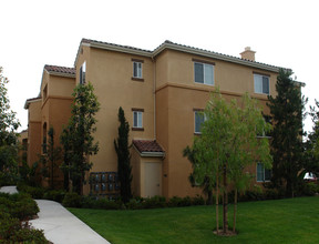 Montecito Vista Apartments in Irvine, CA - Building Photo - Building Photo