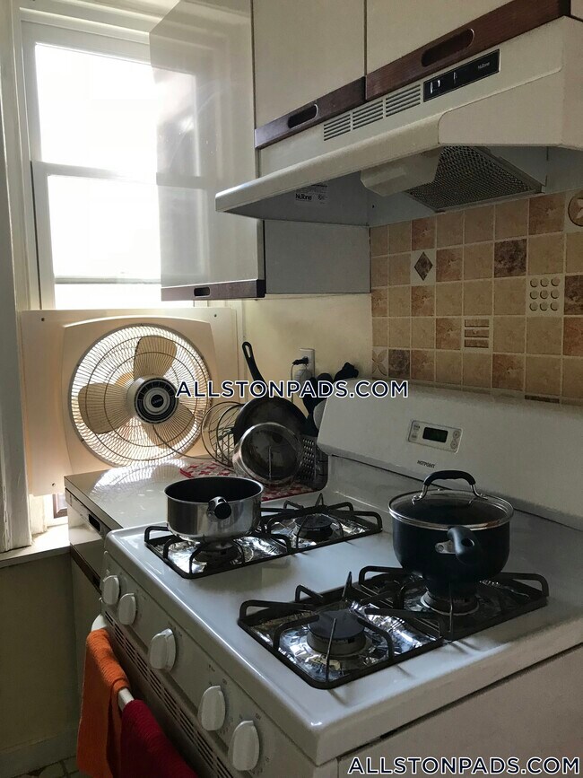 1251 Commonwealth Ave, Unit 8 in Boston, MA - Building Photo - Building Photo