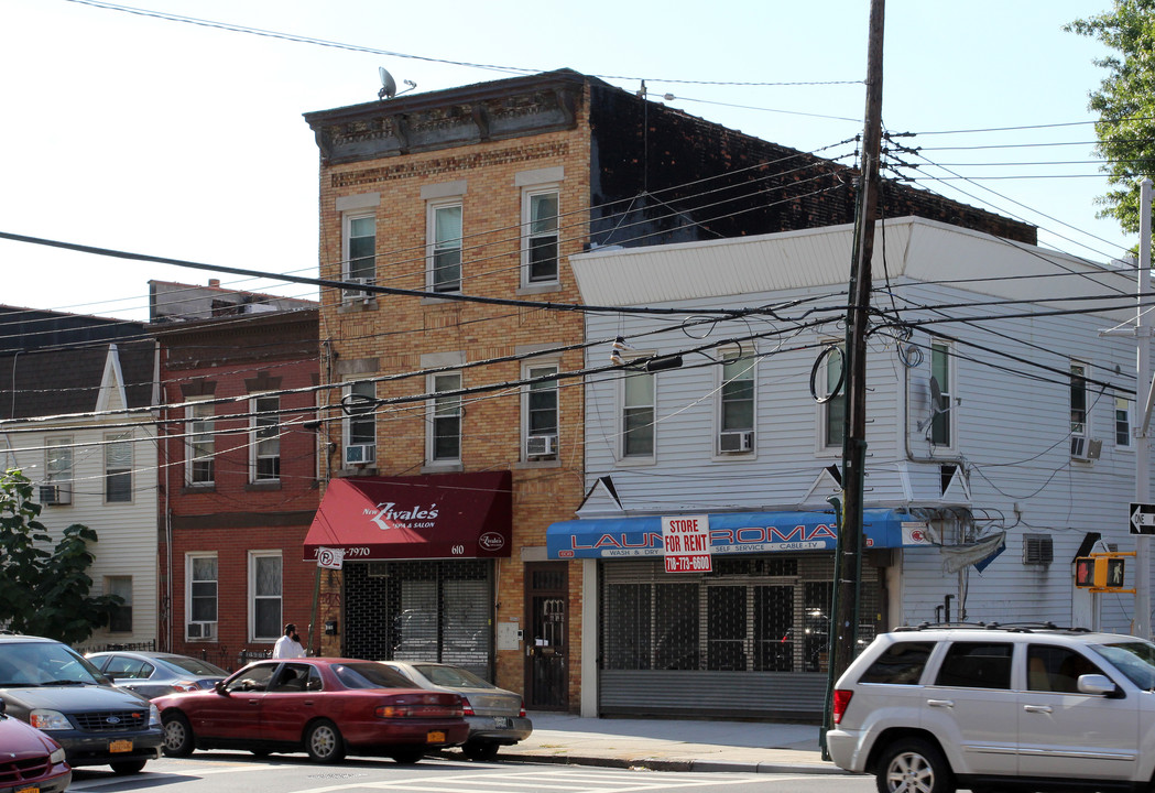 610 Kingston Ave in Brooklyn, NY - Foto de edificio