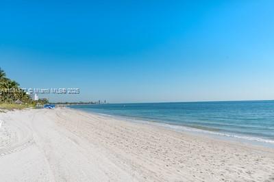 609 Ocean Dr in Key Biscayne, FL - Building Photo