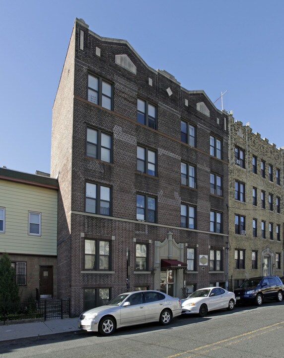 The Courtyard Apartments in Jersey City, NJ - Building Photo