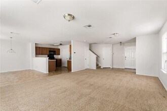 143 Black Forest Rd in Buda, TX - Foto de edificio - Building Photo