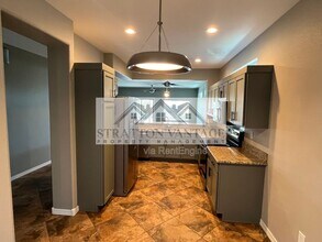 16289 W Mountain Pass Dr in Surprise, AZ - Building Photo - Building Photo