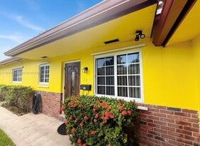 216 SW 10th St in Hallandale Beach, FL - Building Photo