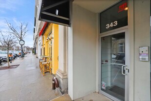 343 Greenwich Ave in Greenwich, CT - Building Photo