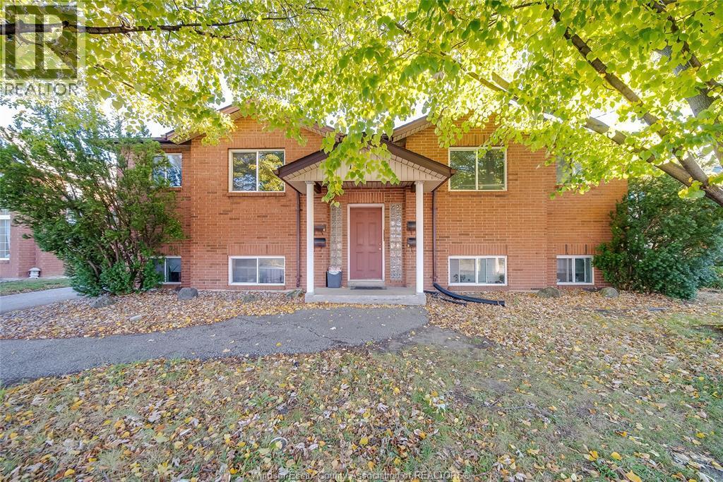 1970 Daytona Ave in Windsor, ON - Building Photo