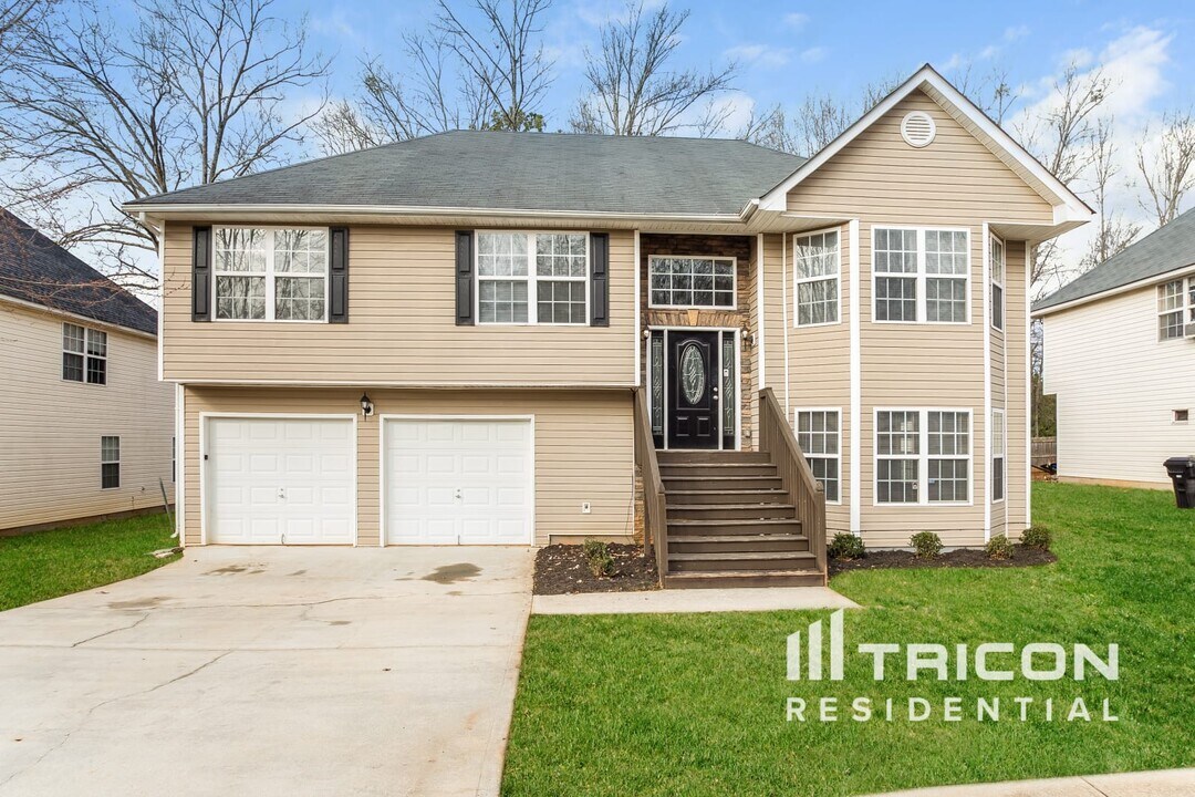 11569 Registry Blvd in Hampton, GA - Foto de edificio