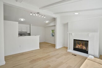 9 Crescent Park Rd in Westport, CT - Building Photo - Building Photo