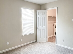 Village Square Apartments in Irving, TX - Building Photo - Building Photo