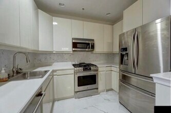 320 Midland Ct in West New York, NJ - Building Photo - Building Photo