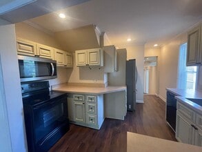 31380 Lahser Rd in Beverly Hills, MI - Building Photo - Building Photo