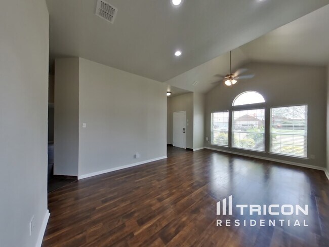 912 Nancy Dr in Royse City, TX - Foto de edificio - Building Photo