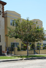 2818 Leeward Ave in Los Angeles, CA - Building Photo - Building Photo