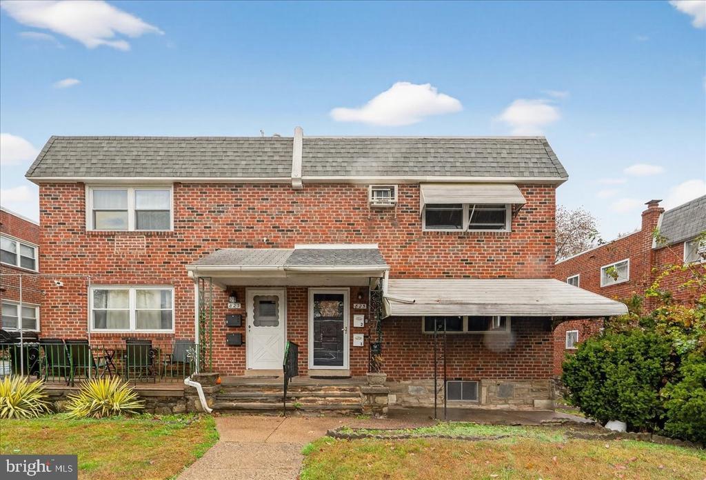 825 Solly Ave in Philadelphia, PA - Building Photo