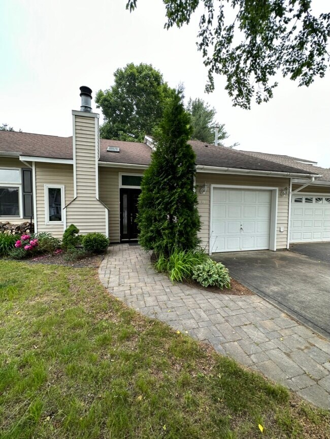 8 Green Meadow Dr Rentals in Clifton Park, NY