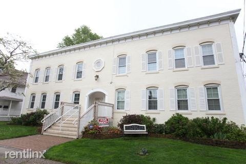 46 Stearns St in Bristol, CT - Foto de edificio - Building Photo