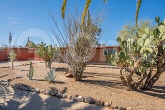 2020 S Avenida Ursa in Tucson, AZ - Building Photo - Building Photo