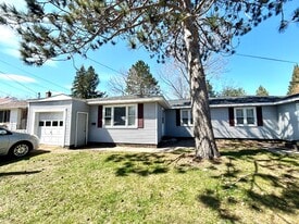 919 Nightingale St in Ironwood, MI - Building Photo