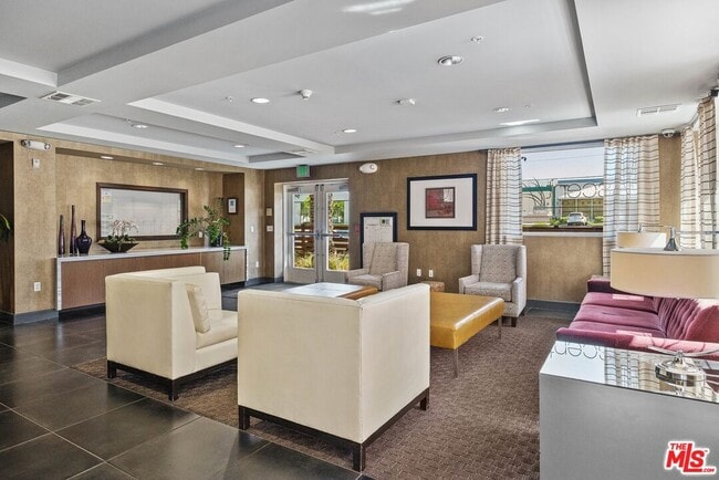 21301 Erwin St in Los Angeles, CA - Building Photo - Building Photo