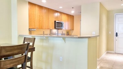 520 Lunalilo Home Rd in Honolulu, HI - Building Photo - Building Photo