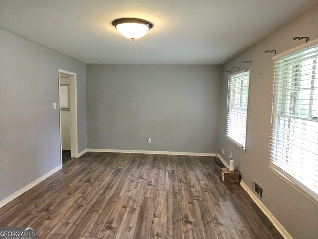 5690 Deerfield Ct in College Park, GA - Foto de edificio - Building Photo