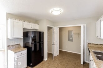 1017 Mountain Dr in Fultondale, AL - Building Photo - Building Photo