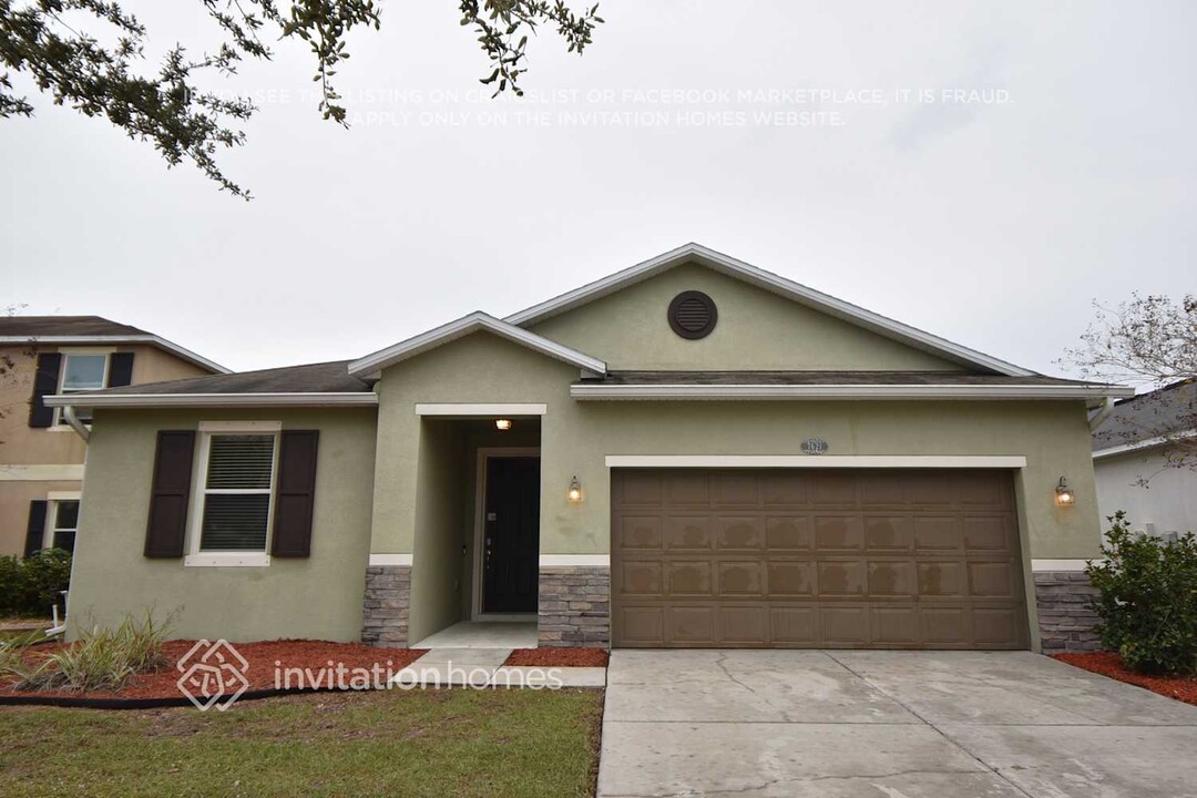 7621 Tangle Rush Dr in Gibsonton, FL - Building Photo