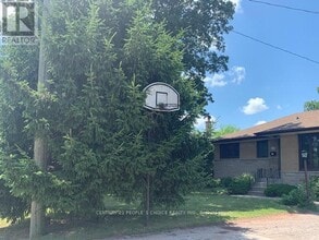 1393 Selkirk Ave in Oakville, ON - Building Photo - Building Photo