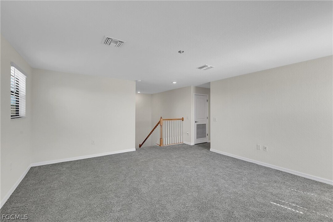 14720 Cantabria Dr in Ft. Myers, FL - Foto de edificio