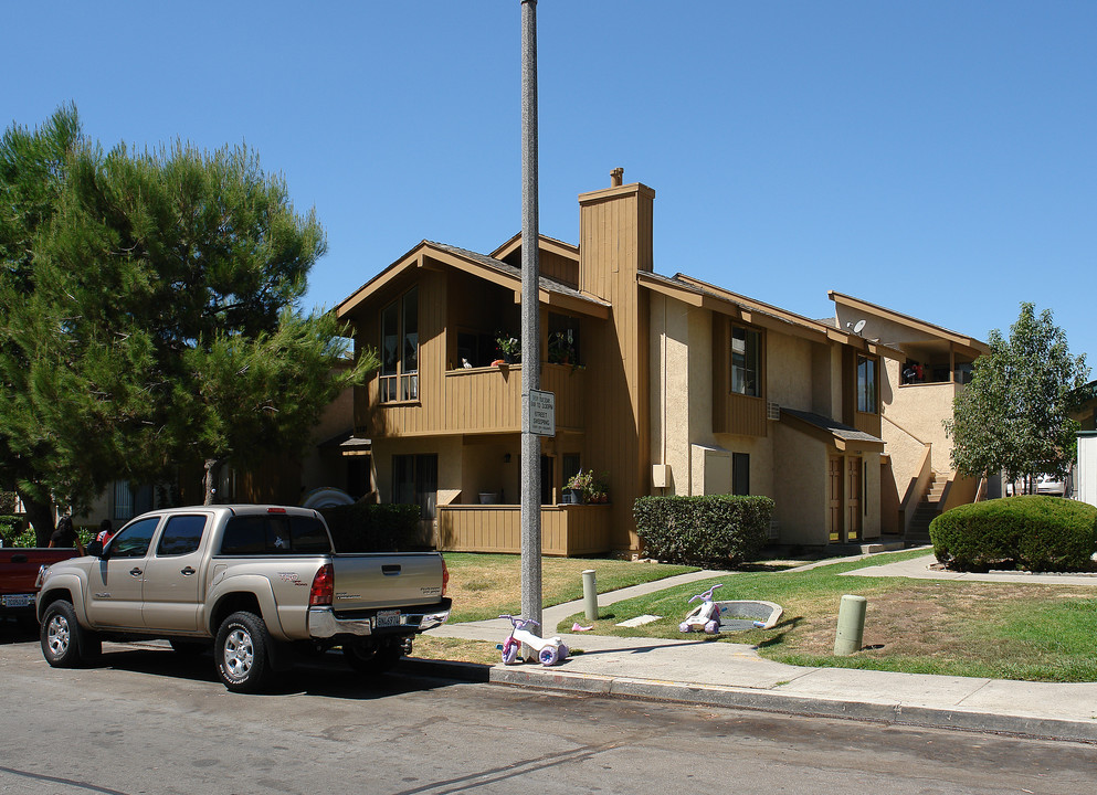 23181 Saguaro St in Lake Forest, CA - Foto de edificio