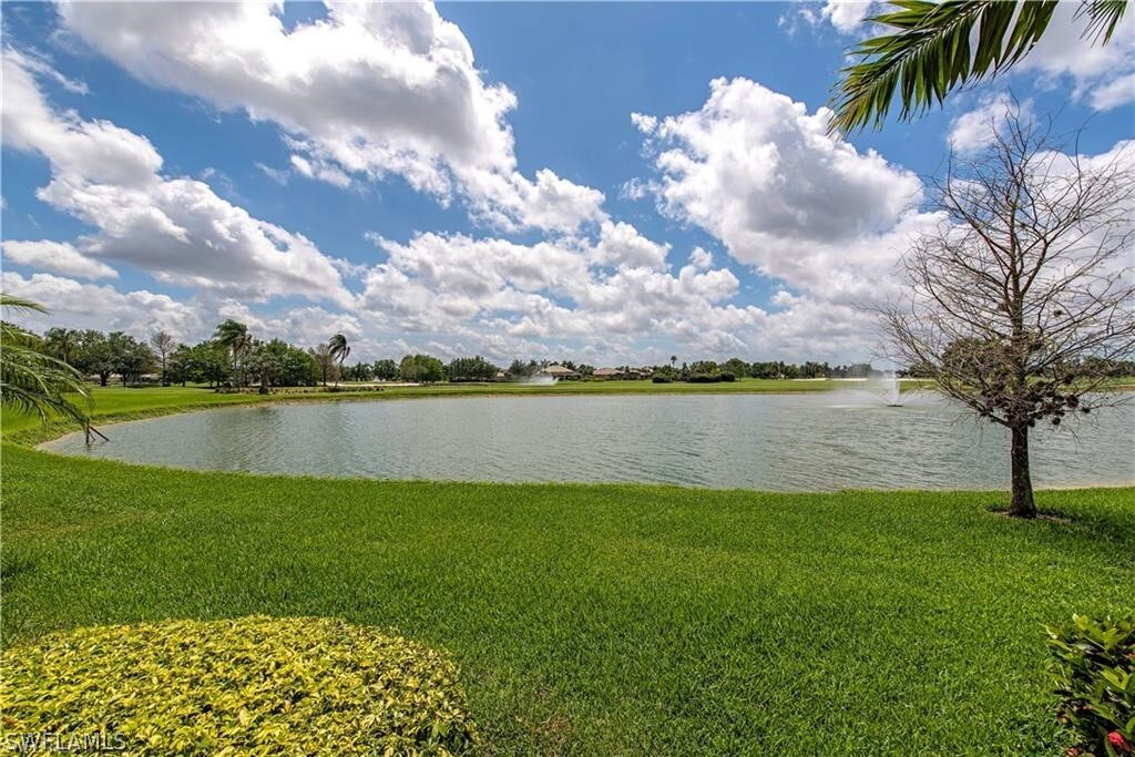 580 Avellino Isles Cir in Naples, FL - Foto de edificio