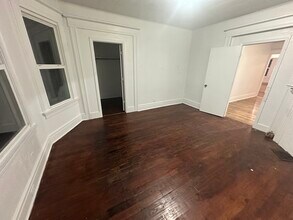 96 N Essex Ave, Unit 2 in Orange, NJ - Foto de edificio - Building Photo