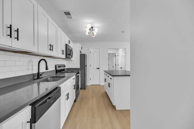 The Ariel - Beautifully Renovated! in Bowling Green, KY - Building Photo - Building Photo