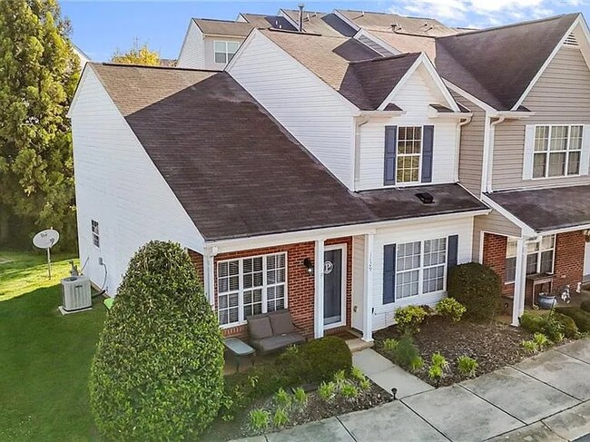 1129 Brooksridge Way in Whitsett, NC - Building Photo - Building Photo
